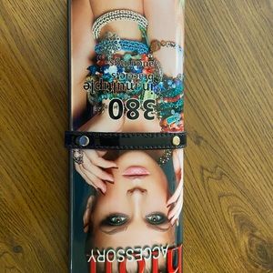 Hardcover magazine clutch purse with optional chain for shoulder bag. Brand new!